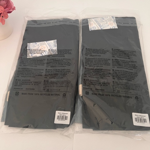 Chef Works Bib Apron Bundle, Black Apron with Cream Straps - Picture 4 of 7